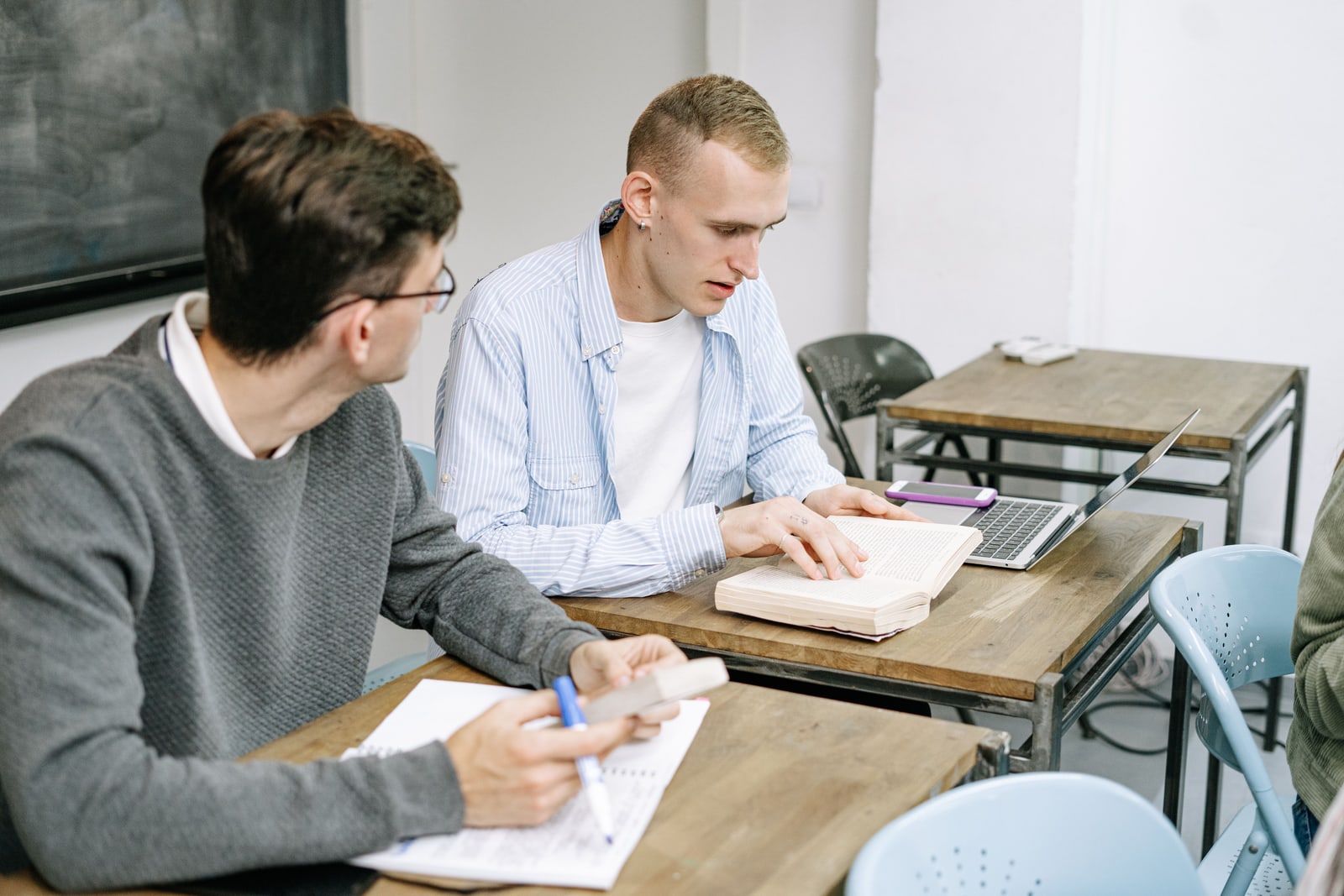 Brez delovnih izkušenj? Kaj lahko pokažete v CV-ju